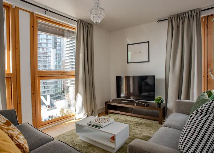 Luxury Cosy Apartment With Stunning London Skyline Views!